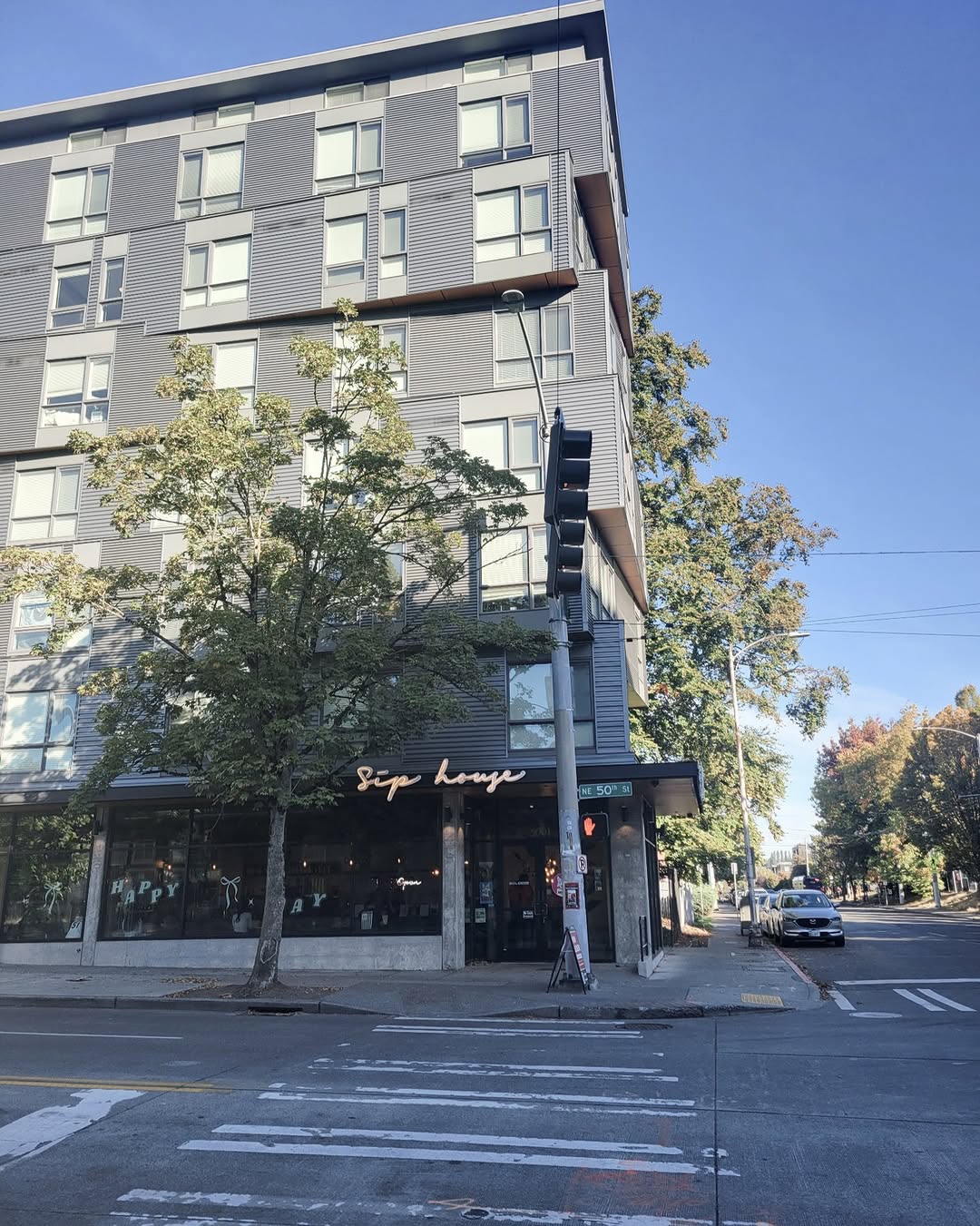 Discover a hidden gem just a block from HERE Seattle! \u2615\ufe0f Start your day with delicious coffee & breakfast before class. Want more local tips? Drop your favorites below!