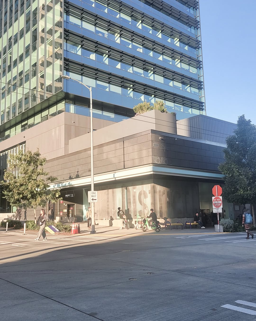 Living at HERE Seattle means exceptional convenience \ud83d\udccd Just minutes from Downtown Seattle by taking a short walk to U District Light Rail station. Easily access the airport, major hubs, and everything the city offers! Experience urban living at its finest. \ud83d\ude86\u2728