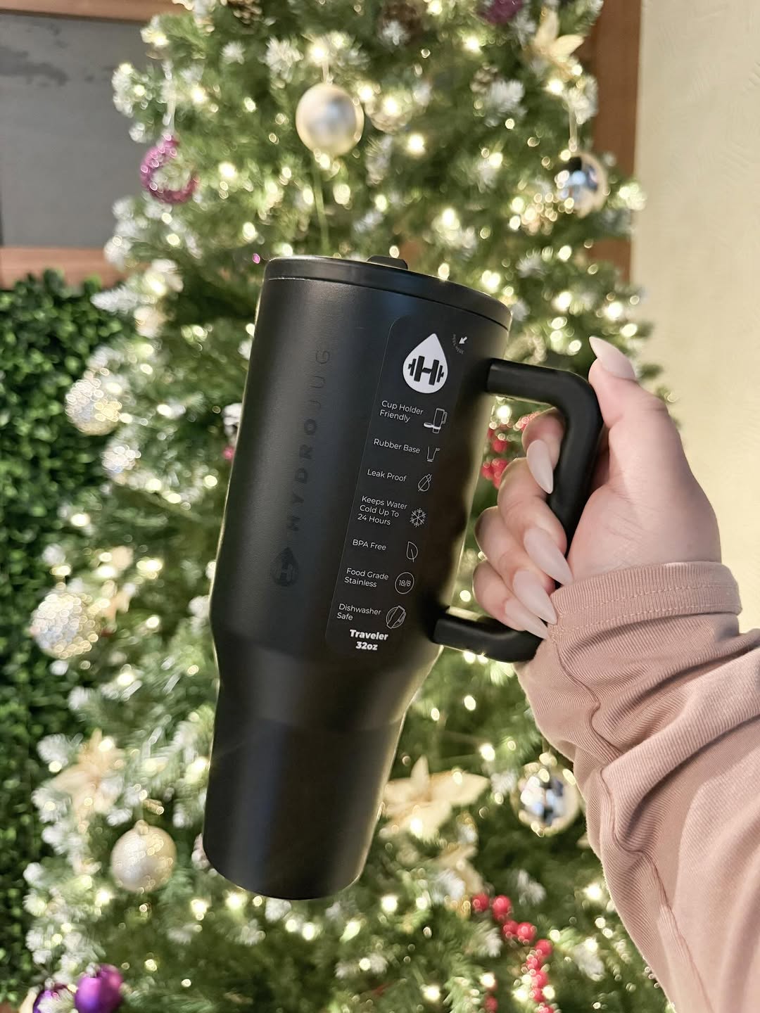 \ud83c\udf8412 Days. 12 Giveaways. \ud83c\udf84\nDay 2 is HERE - Hydrojug GIVEAWAY \n\nHere's how to enter:\n\n\ud83d\udc40 Follow this account \n\ud83d\udc9cLike this photo \n\ud83d\udcadTag 2 friends and Comment your go-to holiday drink\n\nBonus Entries: Comment and Like the same post on Facebook for 5 extra entries \u203c\ufe0f\n\n