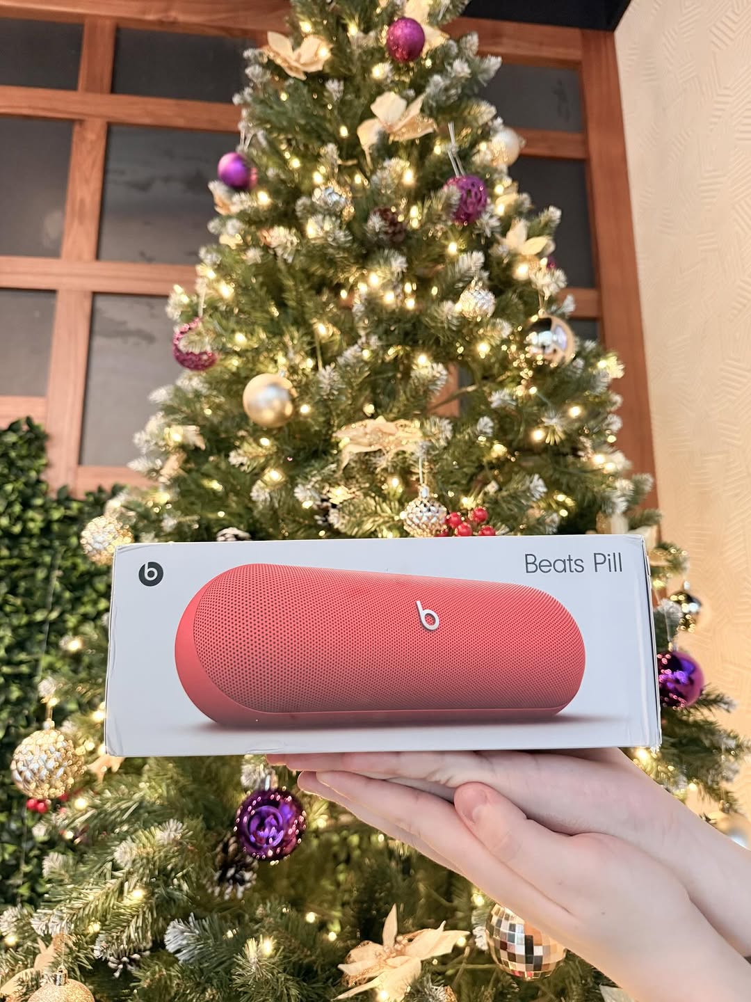 \ud83c\udf8412 Days. 12 Giveaways. \ud83c\udf84\nDay 7 is HERE -  Beats Speaker GIVEAWAY \n\nHere's how to enter:\n\n\ud83d\udc40 Follow this account \n\ud83d\udc9cLike this photo \n\ud83d\udcadTag 2 friends and Comment your favorite music genre\n\nBonus Entries: Comment and Like the same post on Facebook for 5 extra entries \u203c\ufe0f\n\n