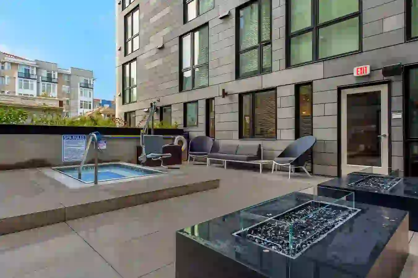 Coutryard Hot Tub near UW Campus