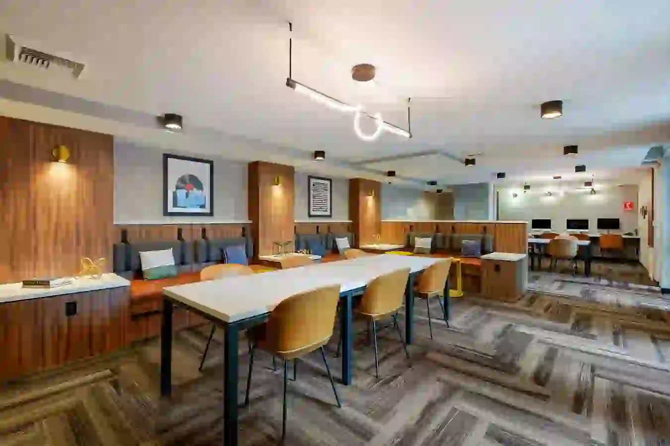 Bring a group or study in peace in Private and Group Study Rooms